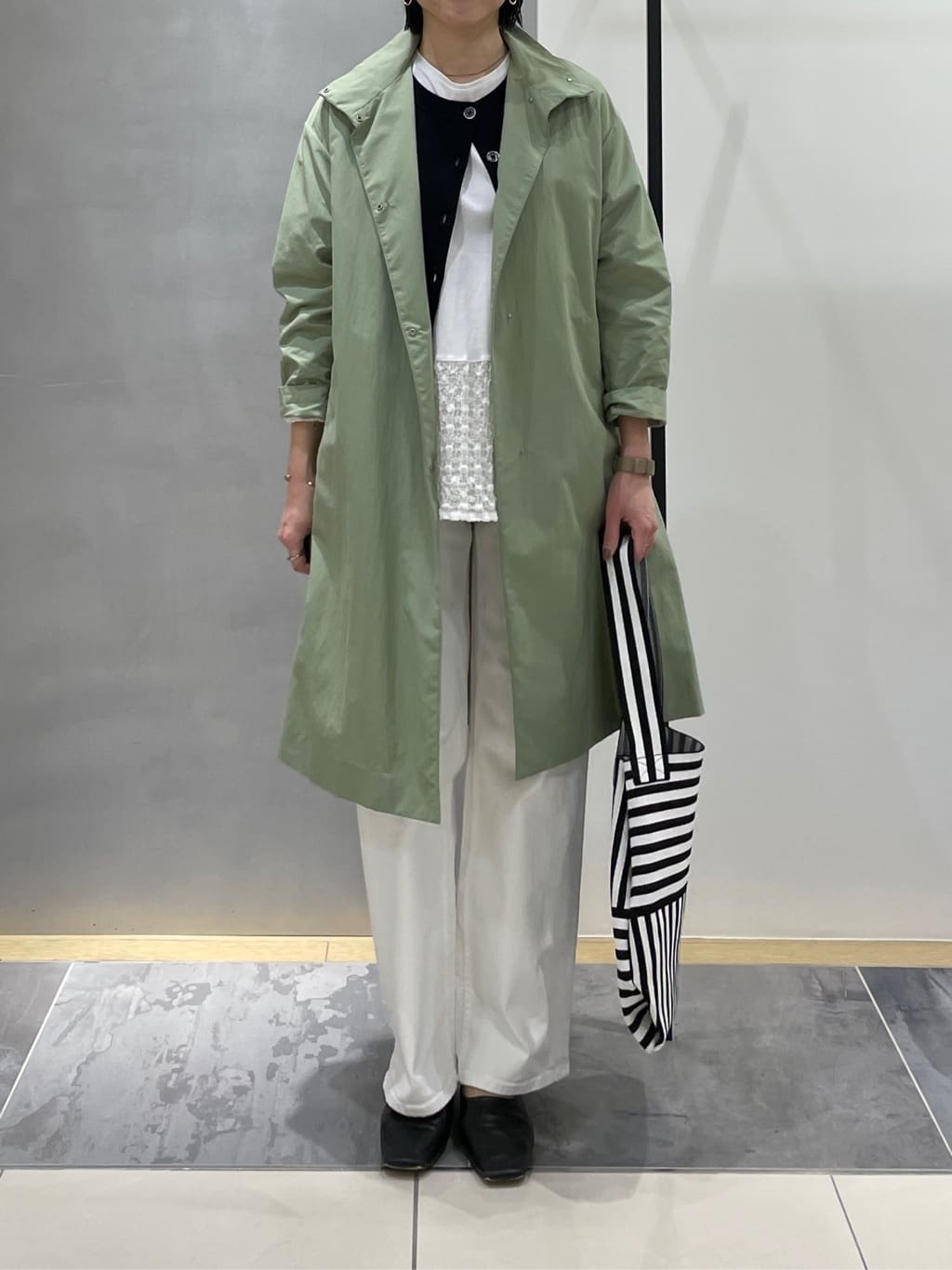 shihoさんの「INDIVI｜【洗える／前後2WAY／アンサンブル可能】ドルマンスリーブカーディガン」を使ったコーディネート