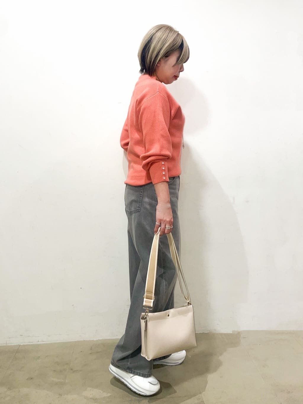 Ricoさんの「SHOO･LA･RUE｜【SHOO・LA・RUE DENIM/高レビュー】ゆるっと決まる こなれカーブデニムパンツ」を使ったコーディネート