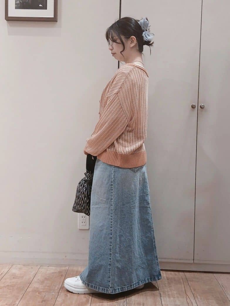 Riranさんの「SHOO･LA･RUE｜【UV/抗菌防臭/洗濯機可】小さめロゴの大人スムースロンT」を使ったコーディネート