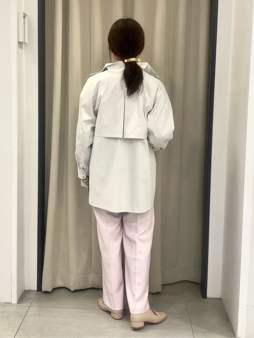 eguchiさんの「grove｜【撥水／シルエット2WAY】羽織るだけでサマになる、スタンドネックテントラインコート」を使ったコーディネート