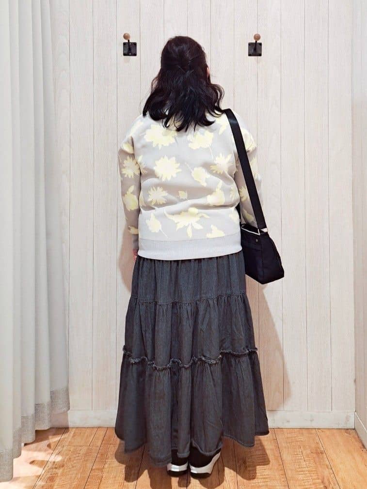 kotomiさんの「SHOO･LA･RUE｜【洗濯機可/S-LL】ゆるシルエット 甘すぎない　大人の花柄もちもちニット」を使ったコーディネート