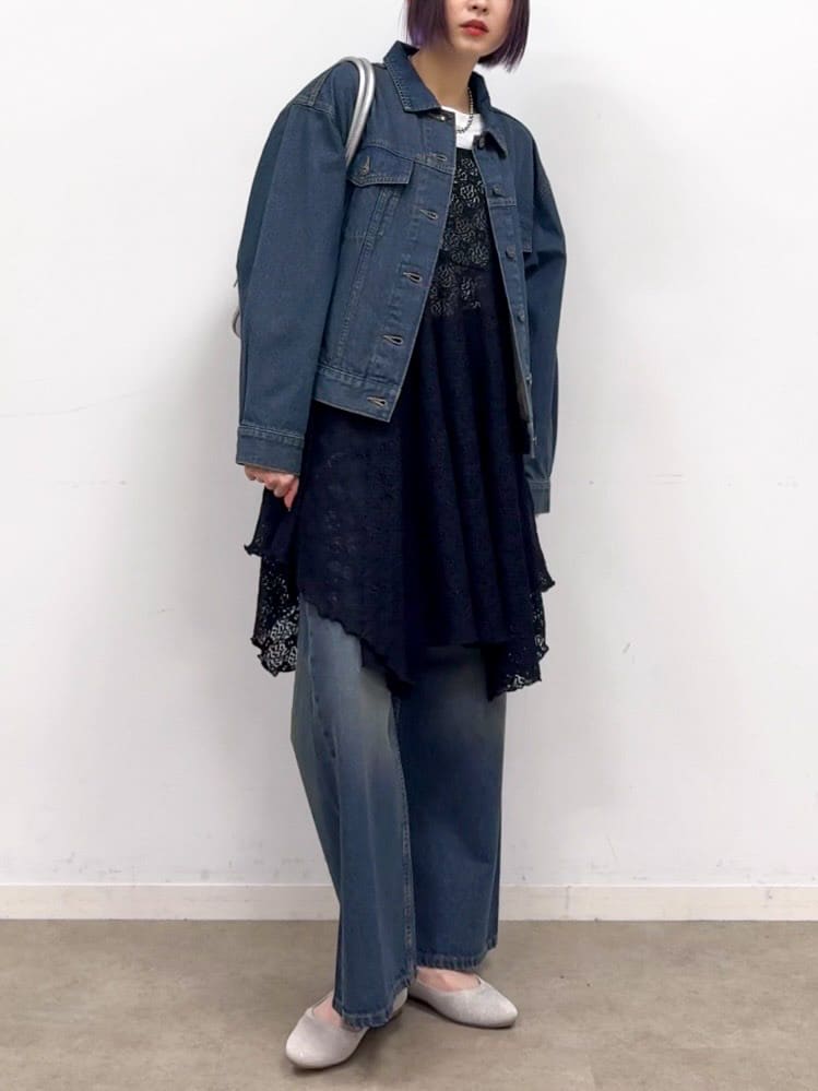 𝐜𝐡𝐢𝐤𝐚さんの「SHOO･LA･RUE｜【SHOO・LA・RUE DENIM】羽織るだけでこなれる　オーバーサイズデニムジャケット」を使ったコーディネート