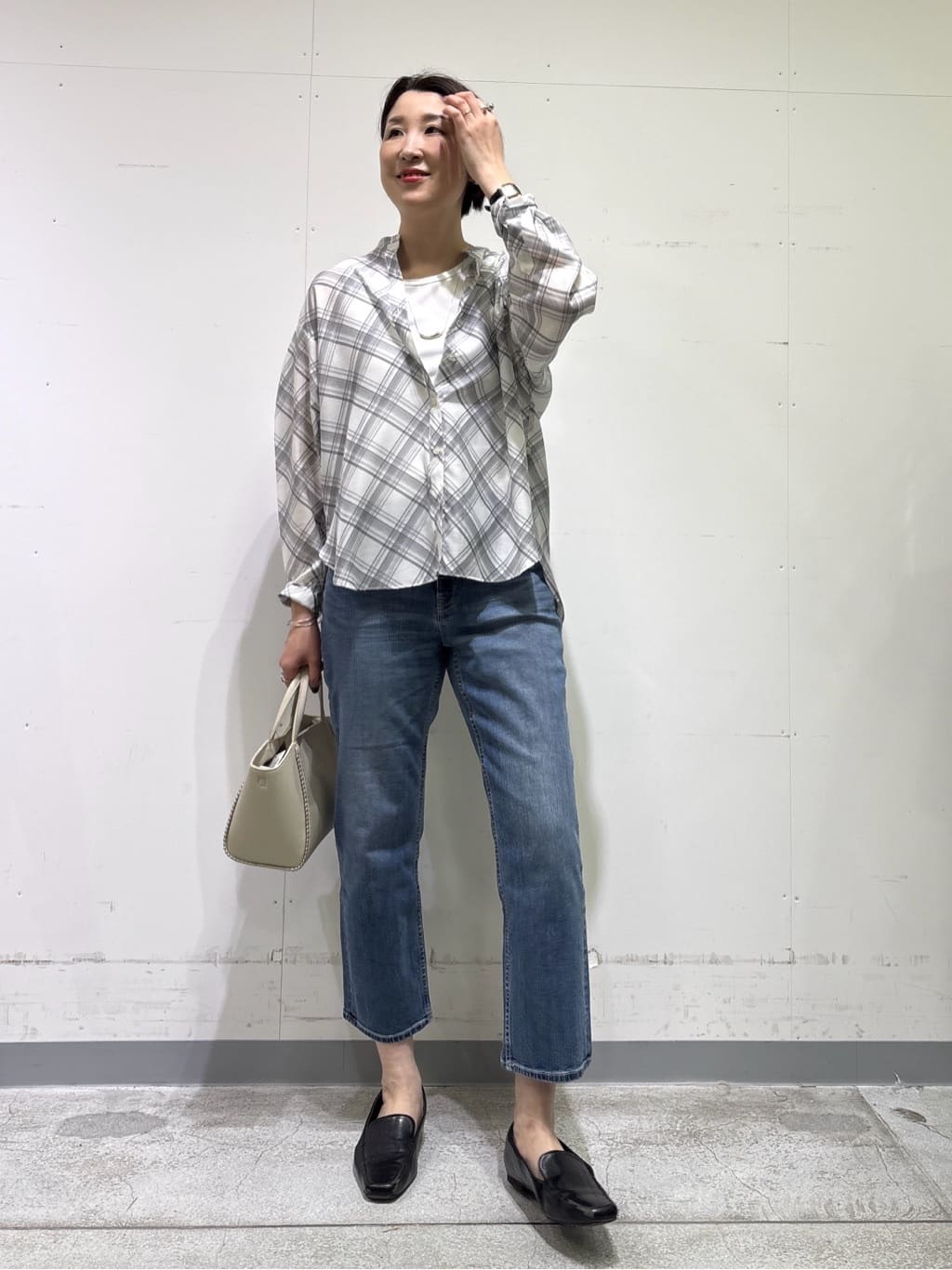 yuriさんの「INDIVI｜【褒められデニム】スリムストレート デニムパンツ」を使ったコーディネート