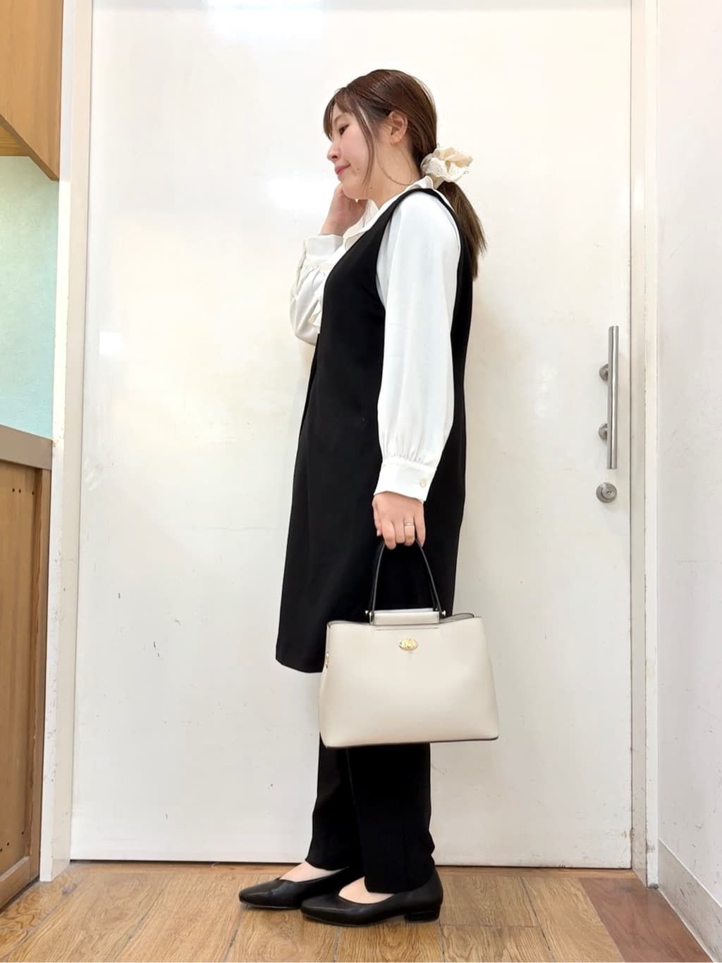 だいわさんの「SHOO･LA･RUE｜【洗濯機可/セットアップ可/S-3L】きちんと楽に。カットジョーゼット ロングジレ」を使ったコーディネート