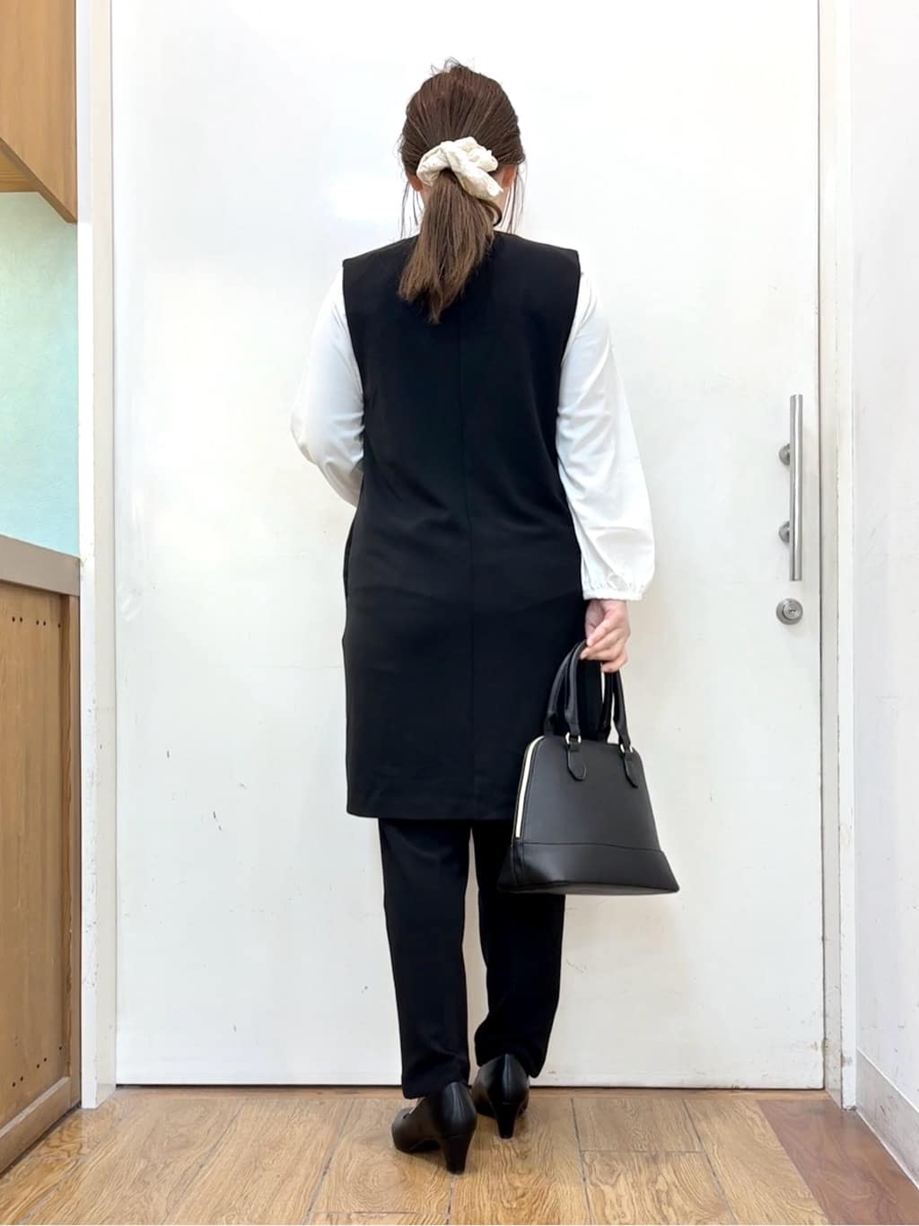 だいわさんの「SHOO･LA･RUE｜【洗濯機可/セットアップ可/S-3L】きちんと楽に。カットジョーゼット ロングジレ」を使ったコーディネート
