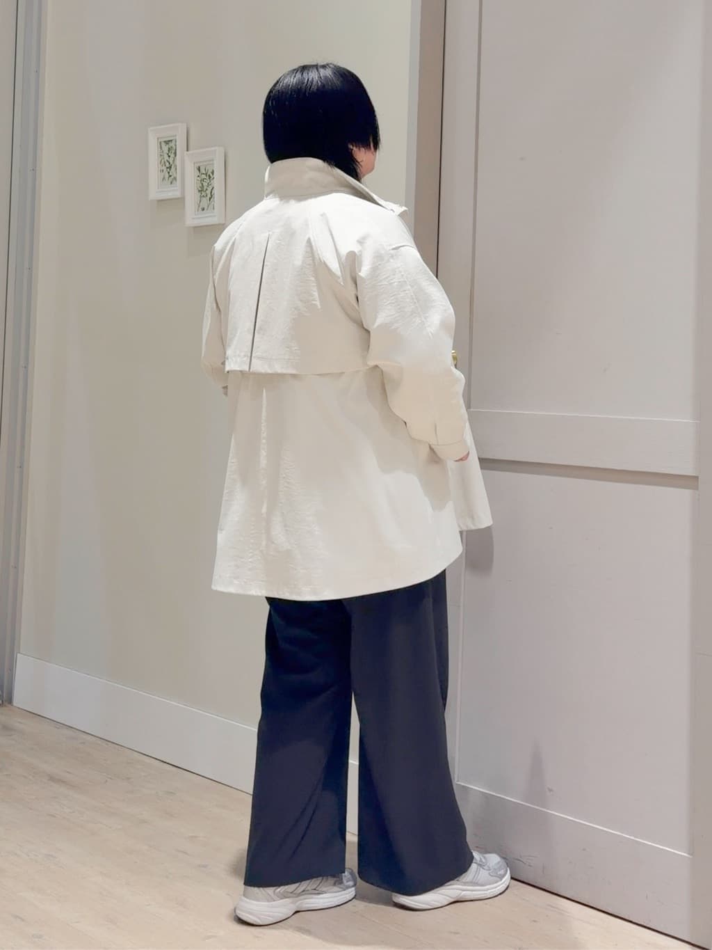 sasaさんの「grove｜ラフさときれいめを両立する、大人のスウェットライクVネックニット」を使ったコーディネート