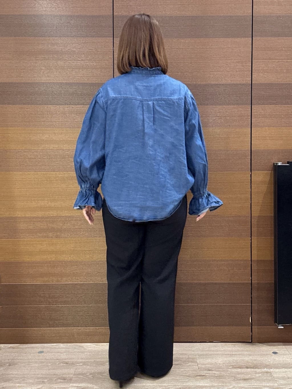yumeさんの「OPAQUE.CLIP｜セルロース混デニムフリルブラウス【洗濯機OK】」を使ったコーディネート