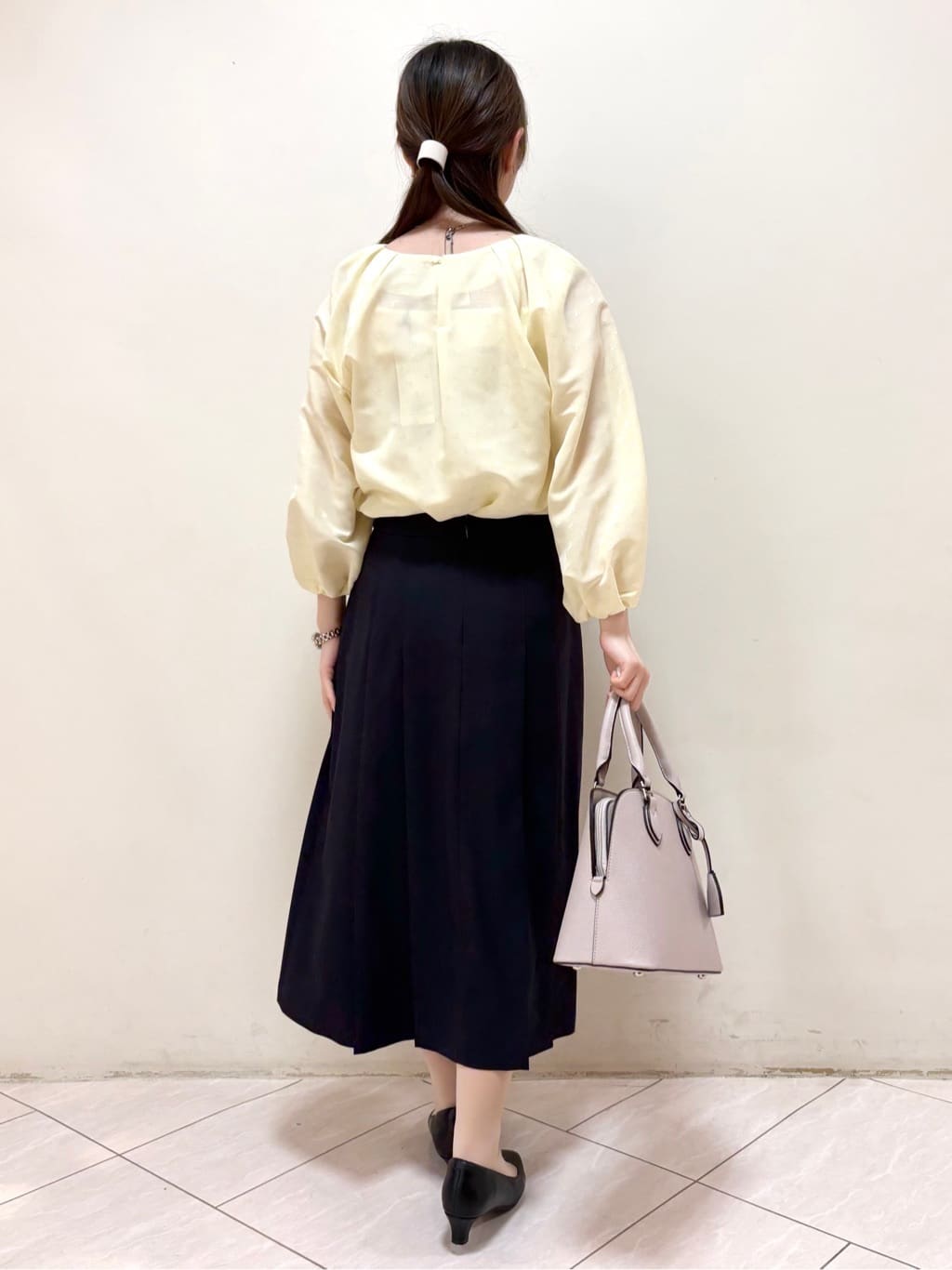 mikiさんの「Reflect｜【接触冷感】ボリュームスリーブサテンジャカードブラウス」を使ったコーディネート