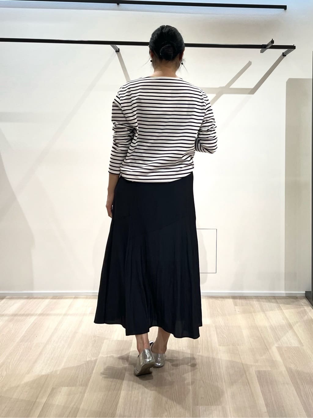 TOMOMIさんの「UNTITLED｜【洗える/レイヤードTシャツ】ラウンドテールジャージプルオーバー」を使ったコーディネート