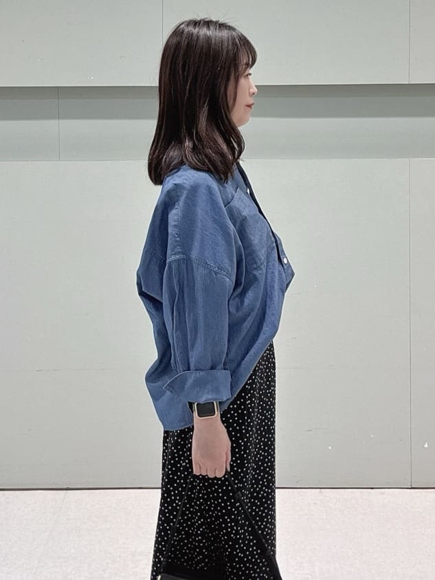 makiさんの「UNTITLED｜◆【コットン100%/洗える】エアリーデニムシャツ」を使ったコーディネート