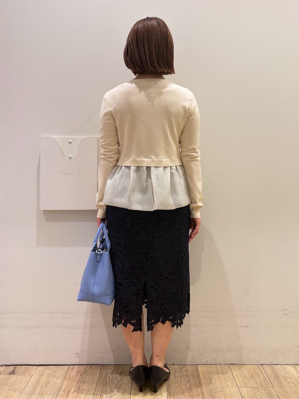 YUKOさんの「index｜ペプラムレイヤード多釦カーディガン【洗濯機OK】」を使ったコーディネート