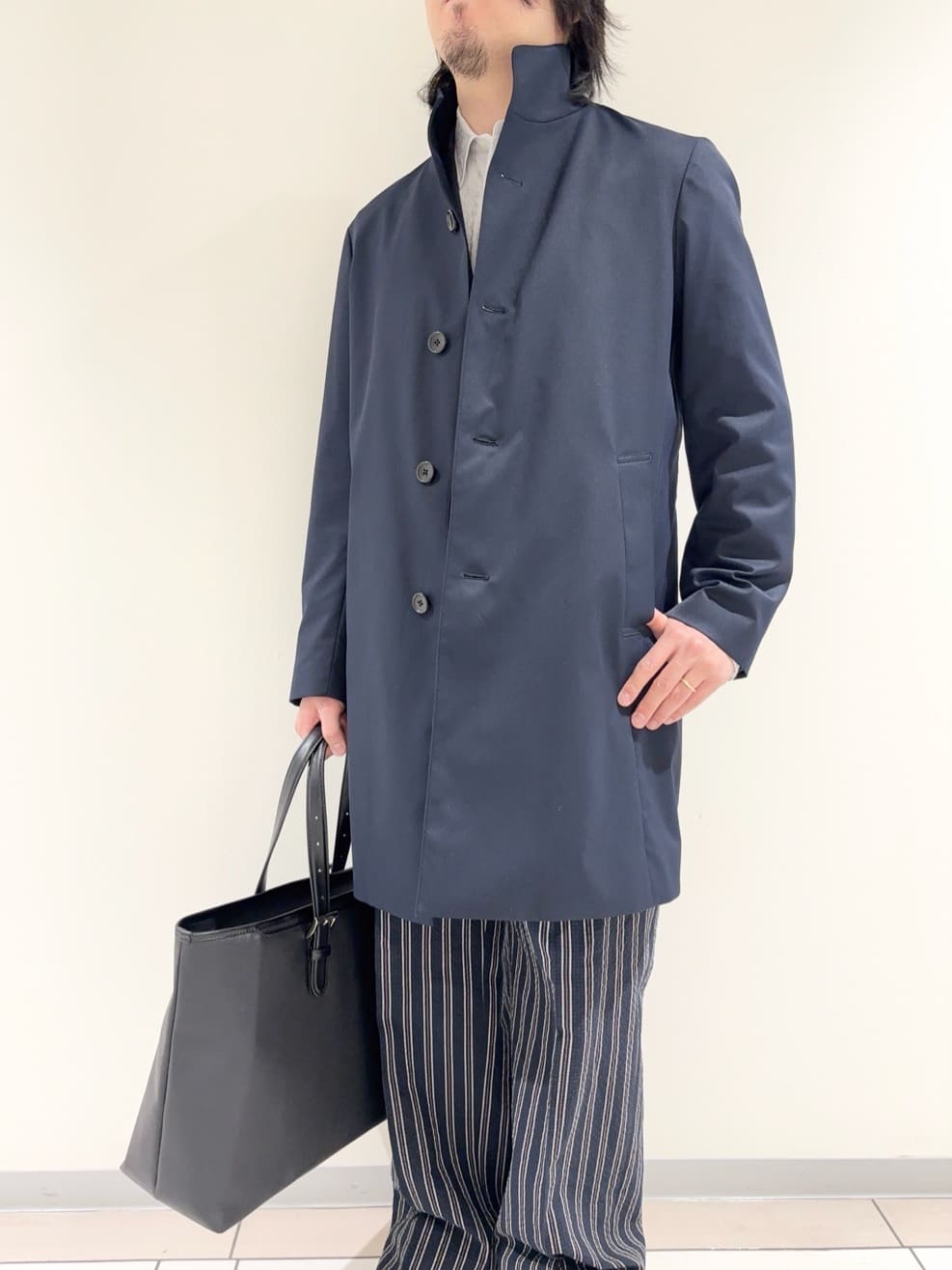 及川さんの「TAKEO KIKUCHI｜撥水ツイル スタンドカラー コート」を使ったコーディネート