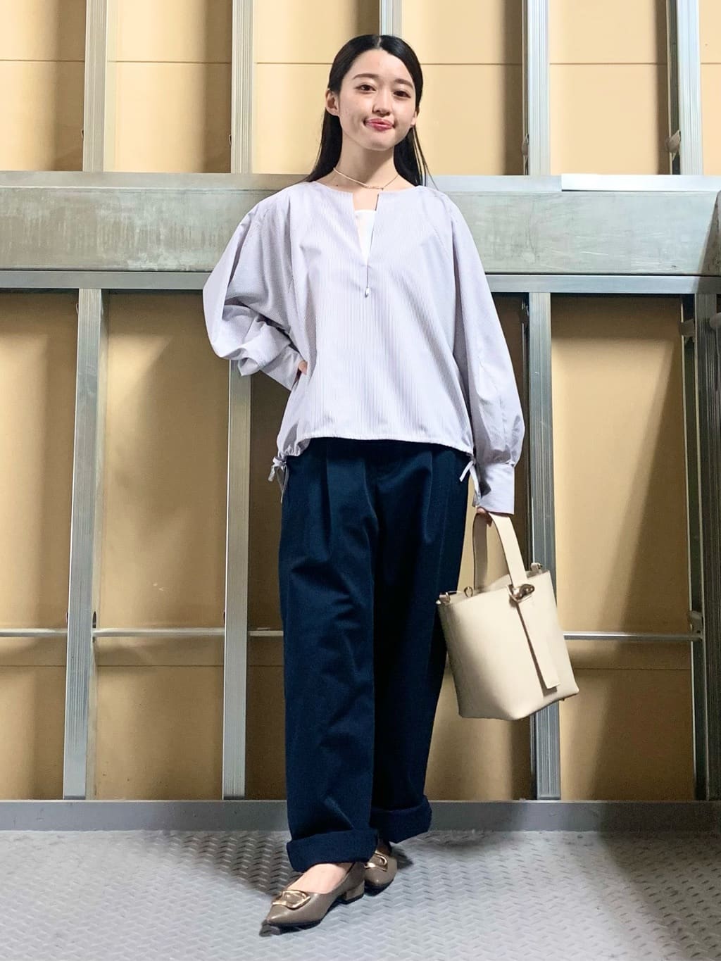 sahoさんの「THE SHOP TK｜キーネックストライプドロストシャツブラウス」を使ったコーディネート
