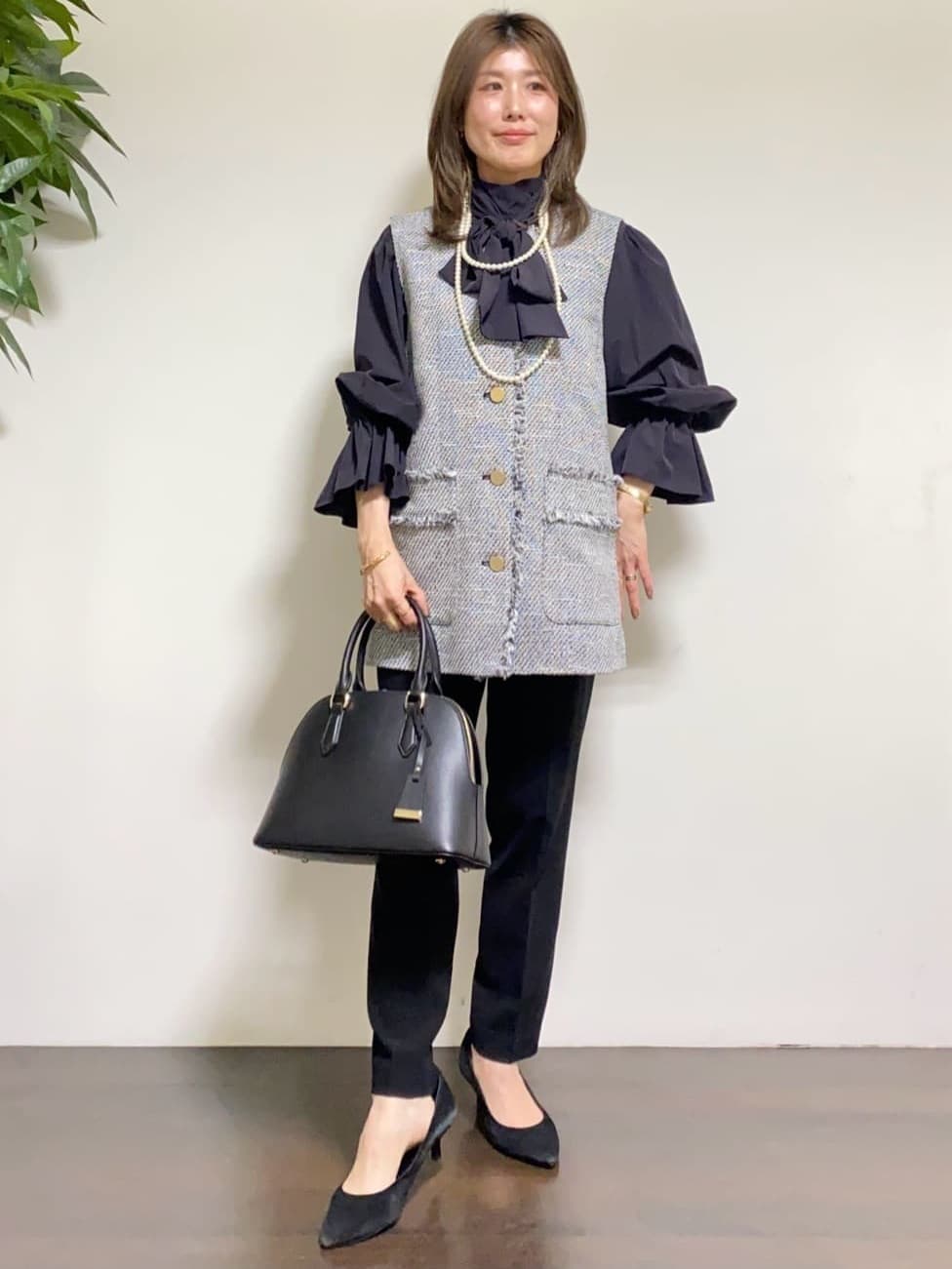 tomoさんの「UNTITLED｜【オンオフ使える】スラブツイード ジレ」を使ったコーディネート