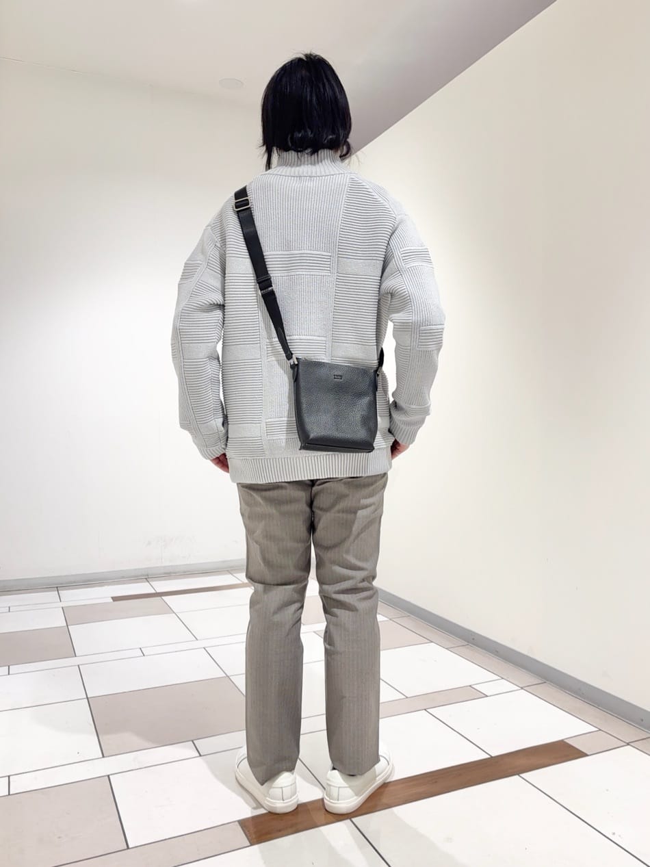 及川さんの「TAKEO KIKUCHI｜畦編みチェック ニットカーディガン」を使ったコーディネート