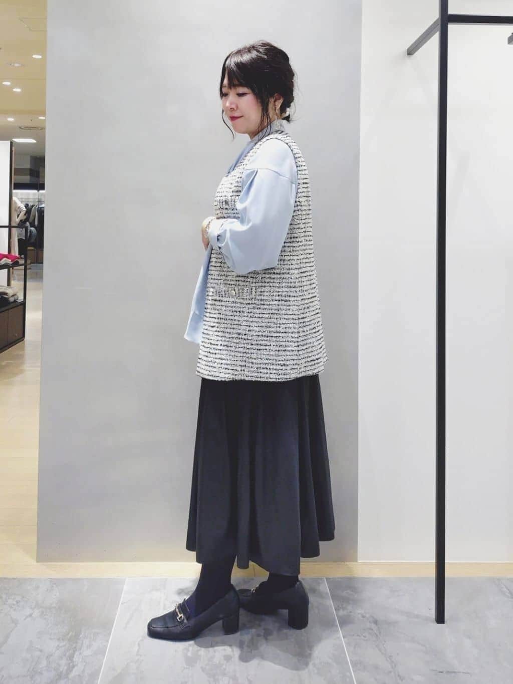 TOMOMIさんの「INDIVI｜【2点セット／洗える】ツイードジレ＆ボウタイブラウス」を使ったコーディネート