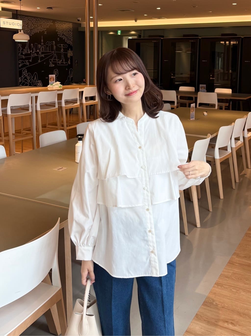みさかさんの「index｜フリルキーネックシャツ【洗濯機OK／イージーアイロン／防シワ】《XS～LL／7col》」を使ったコーディネート