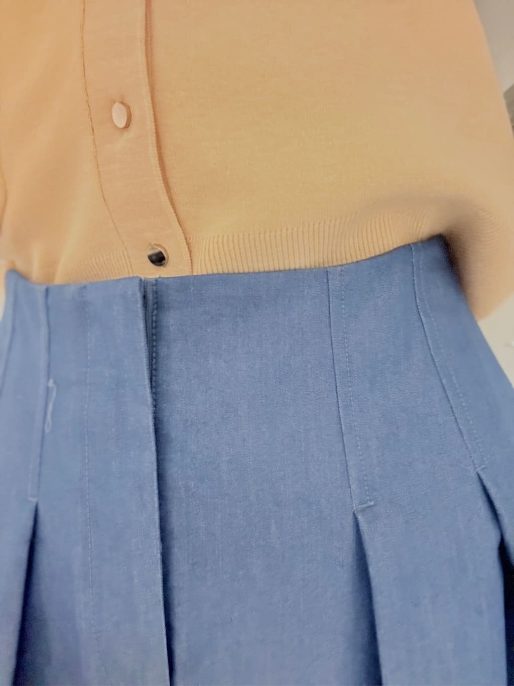 Yamaさんの「DRESSTERIOR｜【接触冷感/吸水速乾】クールタッチ デニムライク タックスカート」を使ったコーディネート