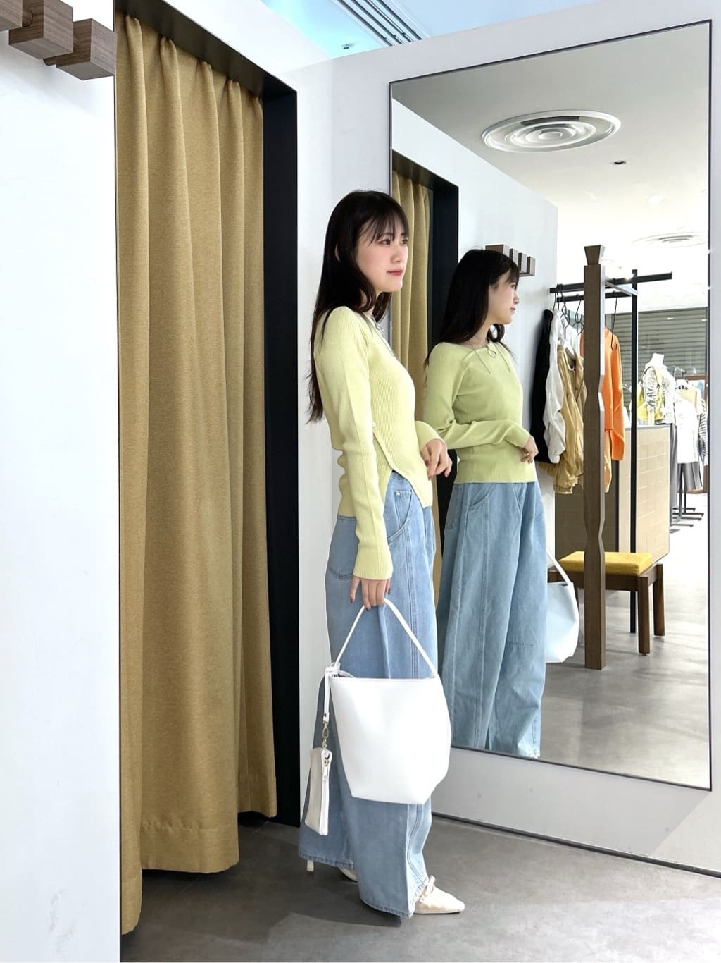 Renoさんの「INDIVI｜オフショルスリットリブニット」を使ったコーディネート