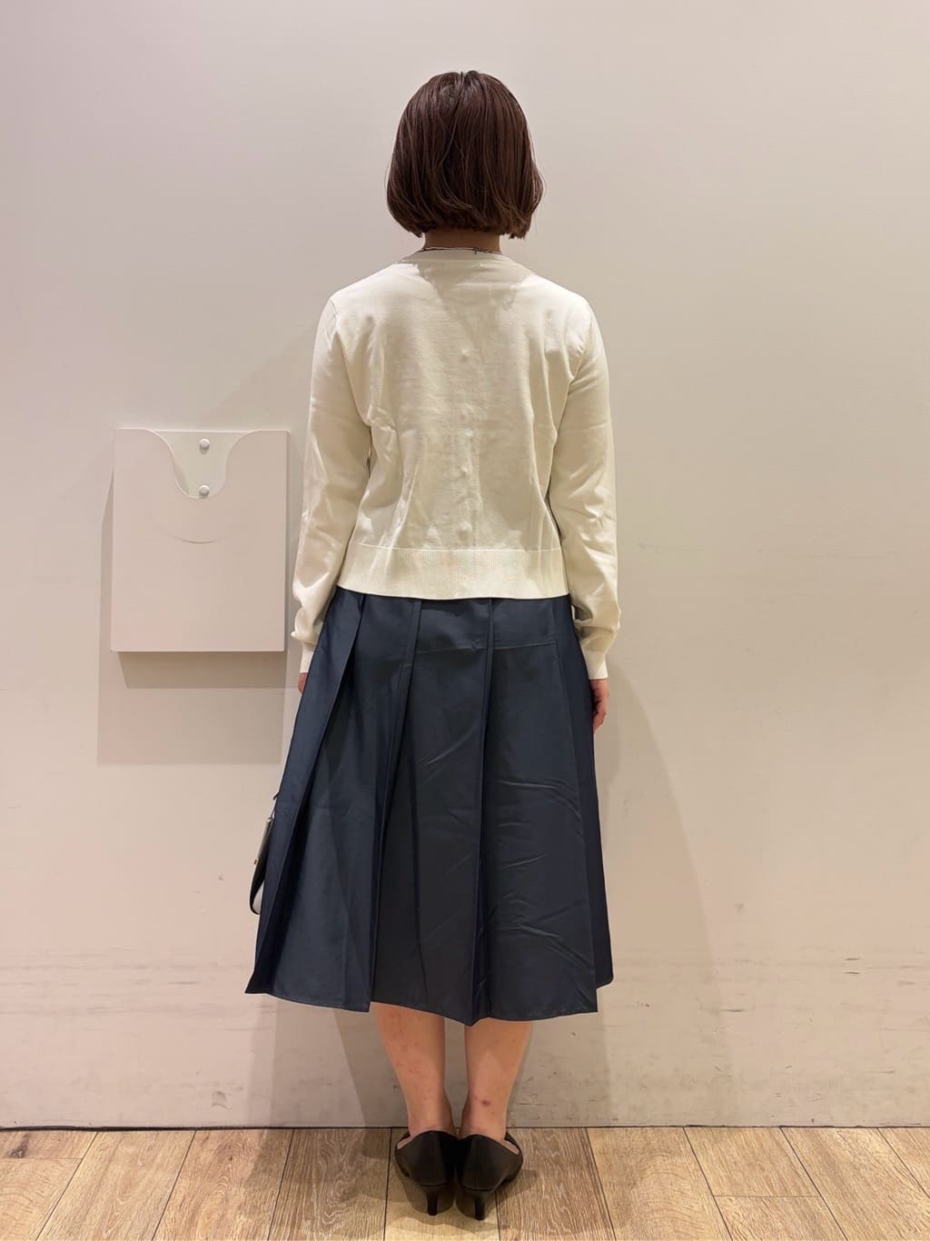 YUKOさんの「index｜ボクシークルーネックカーディガン【洗濯機OK】《5col》」を使ったコーディネート