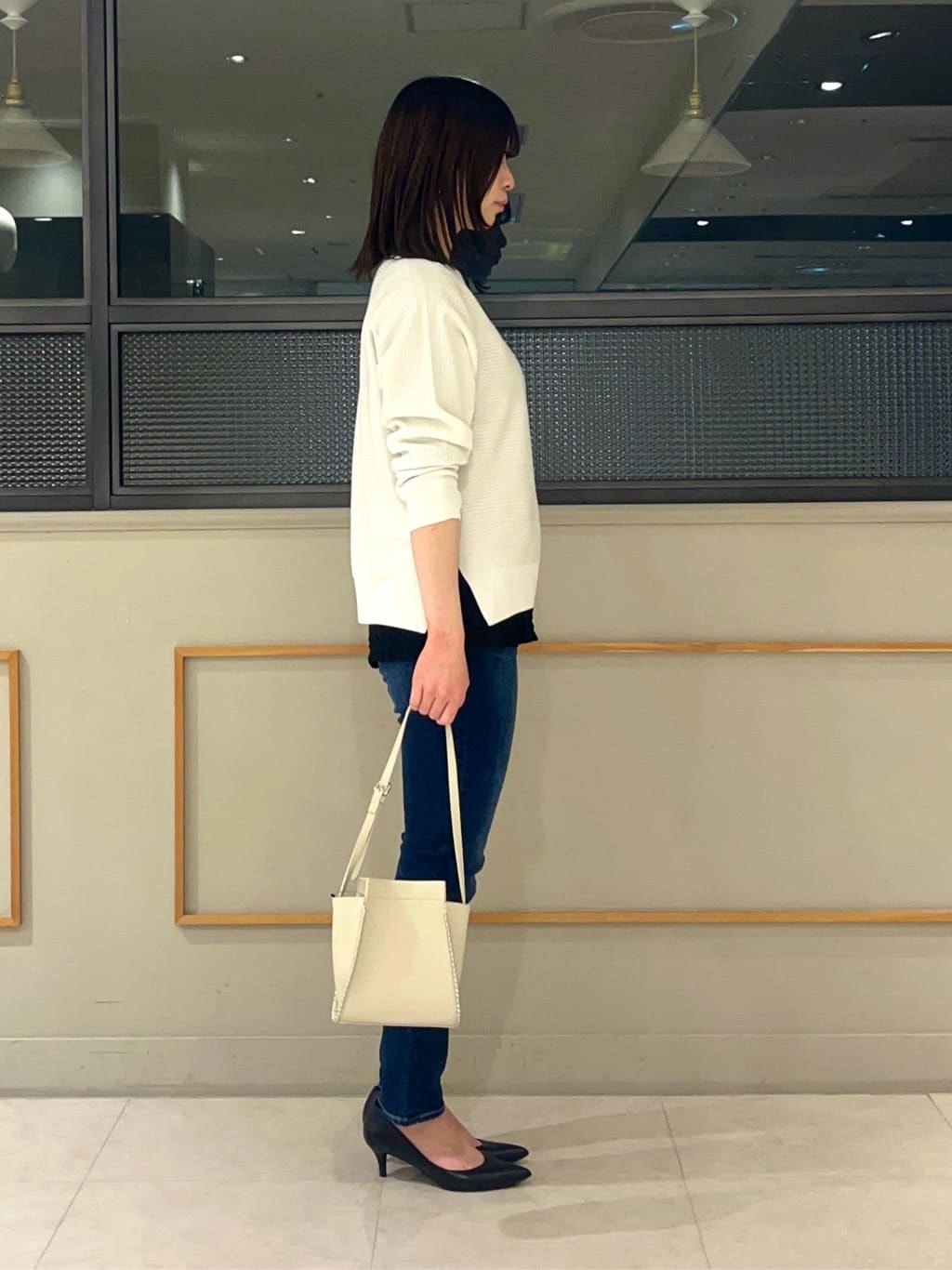 kumiさんの「INDIVI｜【洗える／キレイ色】体型カバー無縫製ニット」を使ったコーディネート