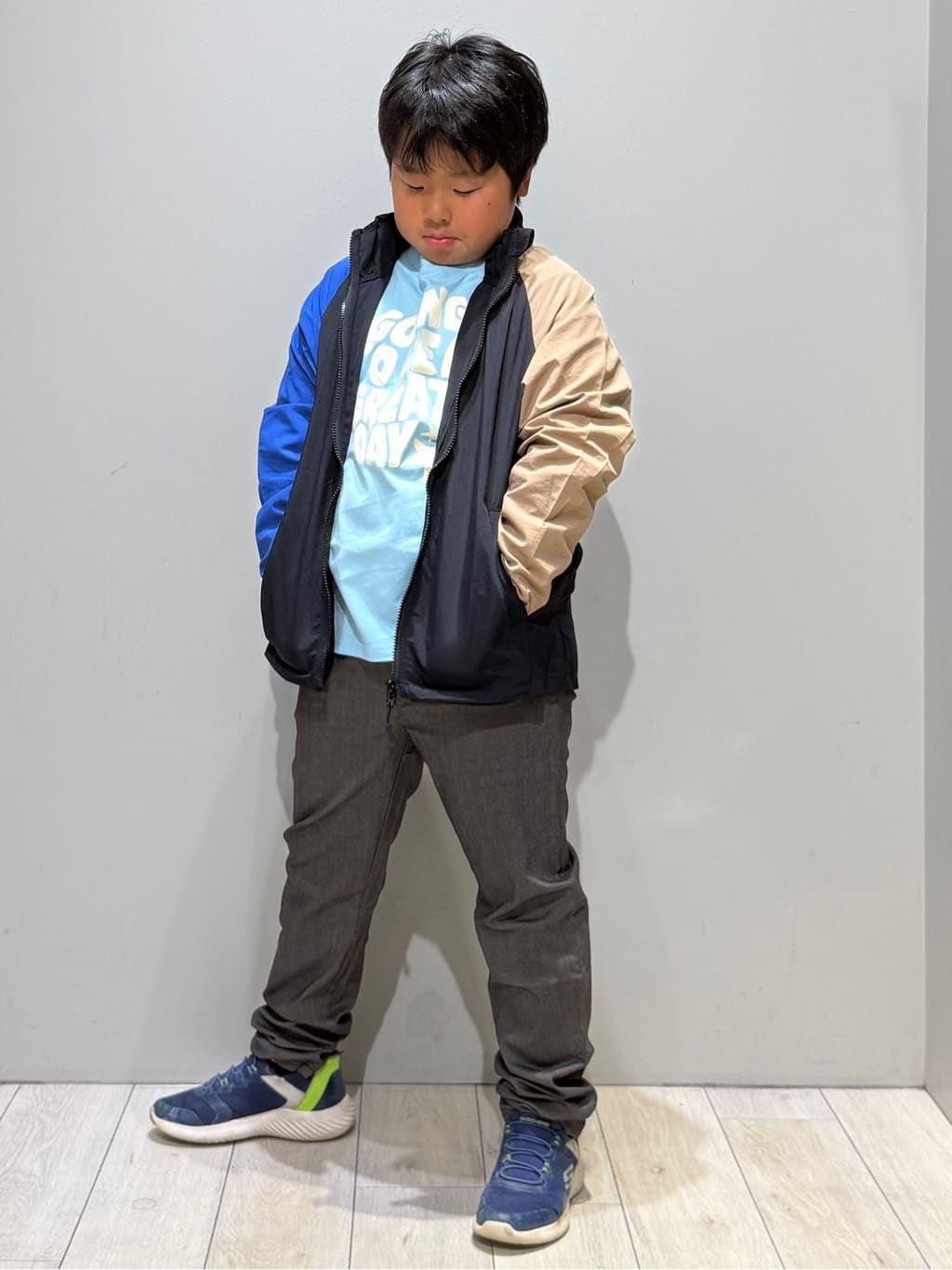 kuboさんの「THE SHOP TK｜【110－160】配色ナイロンブルゾン」を使ったコーディネート