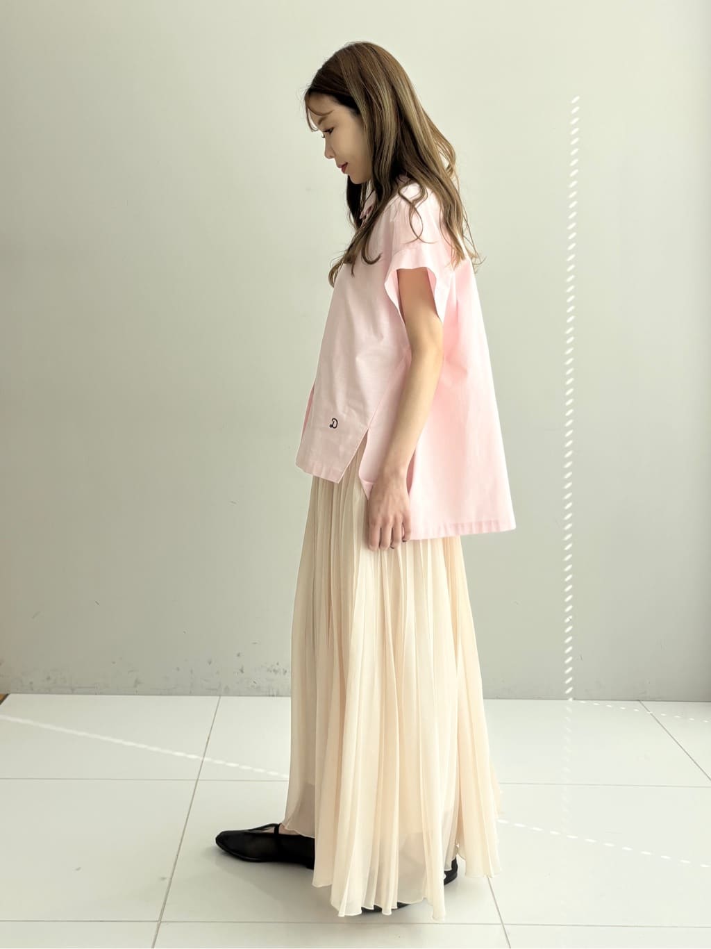 清水夏姫さんの「DRESSTERIOR｜【毎年人気/ウォッシャブル】バックフレアオックスシャツ」を使ったコーディネート