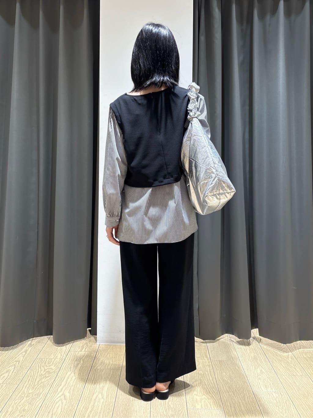 Yoshimiさんの「INDIVI｜【洗える／UVケア／SETUP可】着る日傘ワイドパンツ」を使ったコーディネート