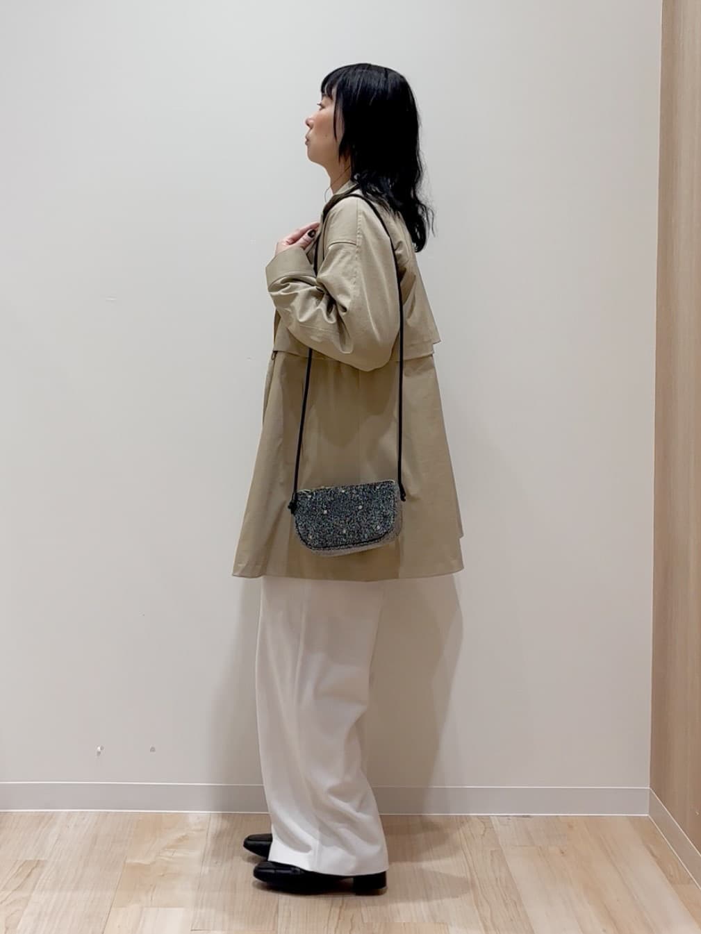 miraiさんの「grove｜【撥水／シルエット2WAY】羽織るだけでサマになる、スタンドネックテントラインコート」を使ったコーディネート