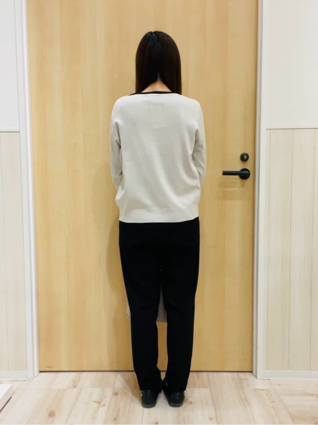 minamiさんの「SHOO･LA･RUE｜【洗濯機可/S-LL/アンサンブル可】すっきりと好印象 配色クルーネックニット」を使ったコーディネート