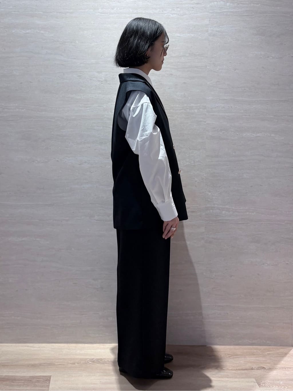 JIMAさんの「OPAQUE.CLIP｜金ボタンダブルブレストテーラードジレ／セットアップ対応【洗える】《S～LL》」を使ったコーディネート