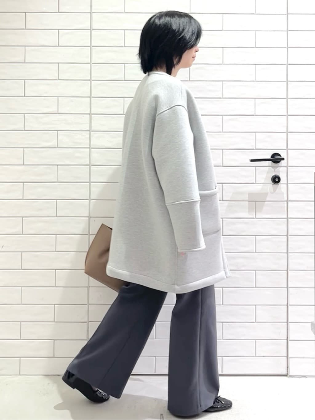 しおりさんの「OPAQUE.CLIP｜リバーシブル配色ノーカラーコート【洗濯機OK】」を使ったコーディネート