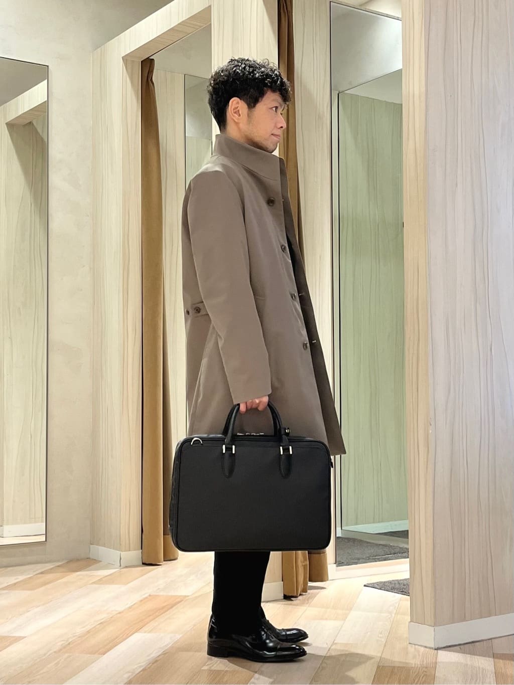 URAさんの「TAKEO KIKUCHI｜撥水ツイル スタンドカラー コート」を使ったコーディネート