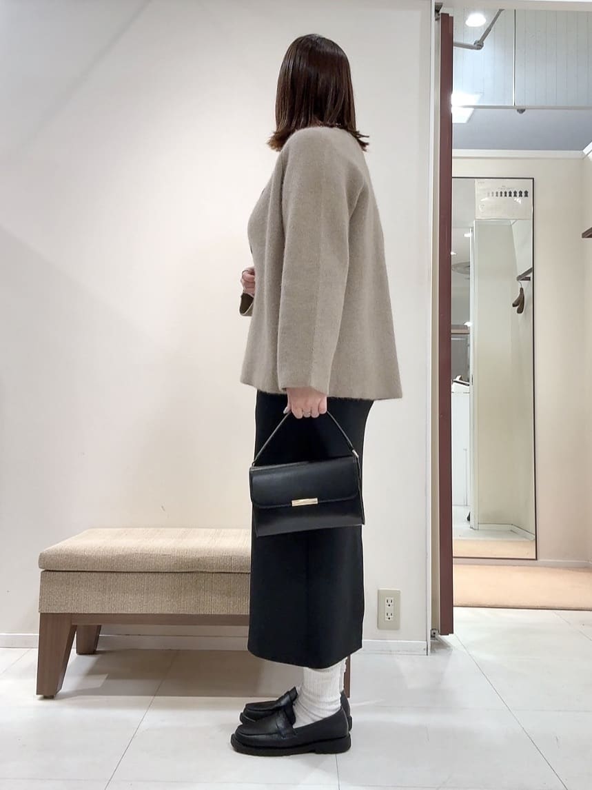 YUIさんの「UNTITLED｜【アンサンブル可/洗える】シルクウールカシミヤ ドルマンスリーブニット」を使ったコーディネート