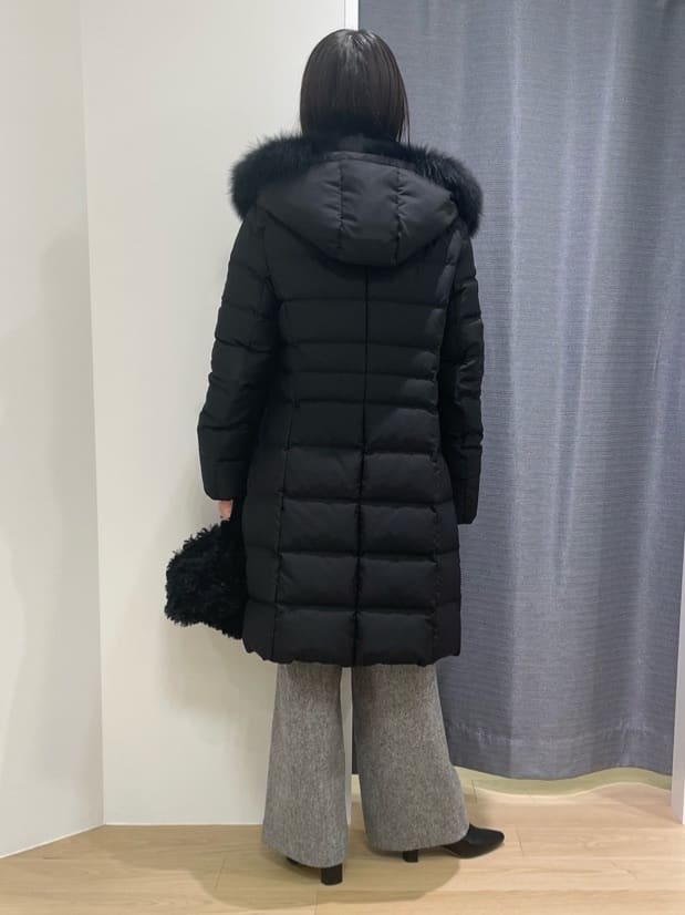 Mikoさんの「INDIVI｜【名品／撥水／抗菌防臭】ロング丈リサイクルダウンコート」を使ったコーディネート