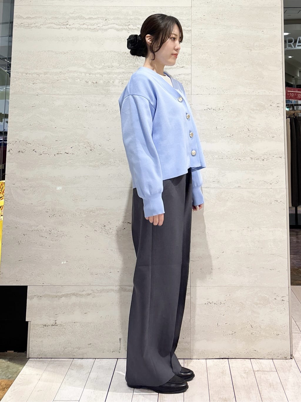 かほさんの「OPAQUE.CLIP｜ロゴプリントロングTシャツ【洗濯機OK】」を使ったコーディネート