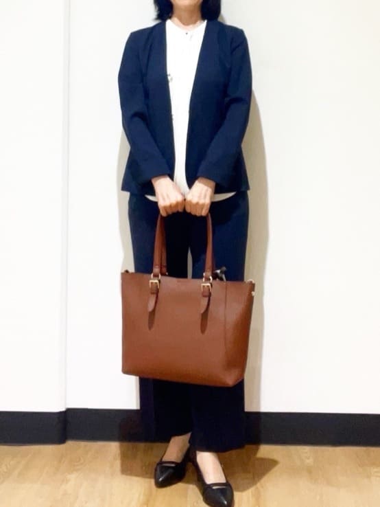 フクさんの「Reflect｜【インナーに◎／すっきり見え！長め丈】タックデティールブラウス」を使ったコーディネート