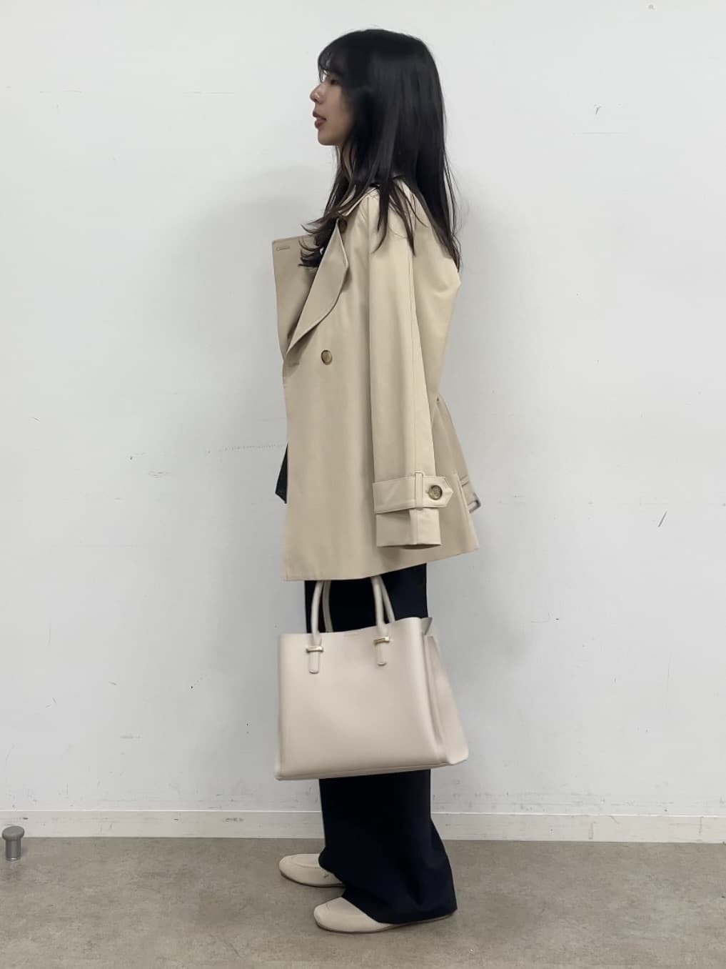 cotaniさんの「SHOO･LA･RUE｜【S-LL/撥水】通勤やお出かけにも活躍 ミドルトレンチコート」を使ったコーディネート
