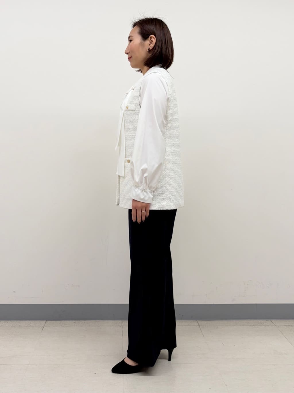 YUKARIさんの「INDIVI｜【2点セット／洗える】ツイードジレ＆ボウタイブラウス」を使ったコーディネート