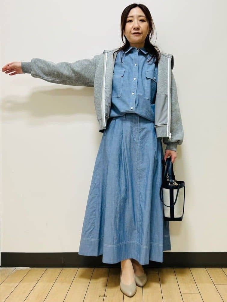 miiiさんの「Reflect｜ダンガリータックフレアスカート」を使ったコーディネート