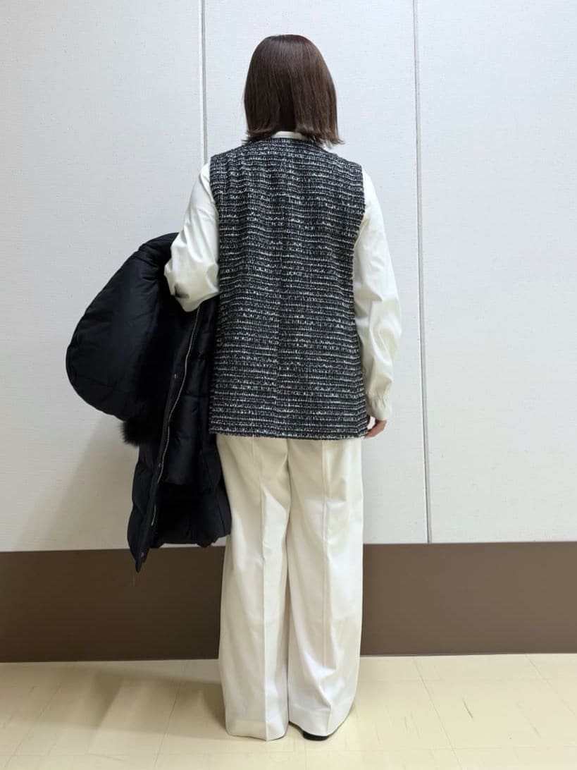 Rikoさんの「INDIVI｜【名品／撥水／抗菌防臭】ロング丈リサイクルダウンコート」を使ったコーディネート