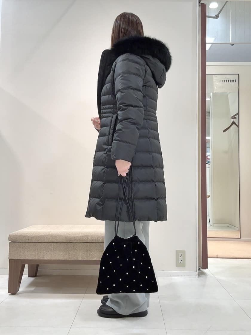 YUIさんの「UNTITLED｜【はっ水機能/フード取り外し可/防寒】ロングダウンコート」を使ったコーディネート
