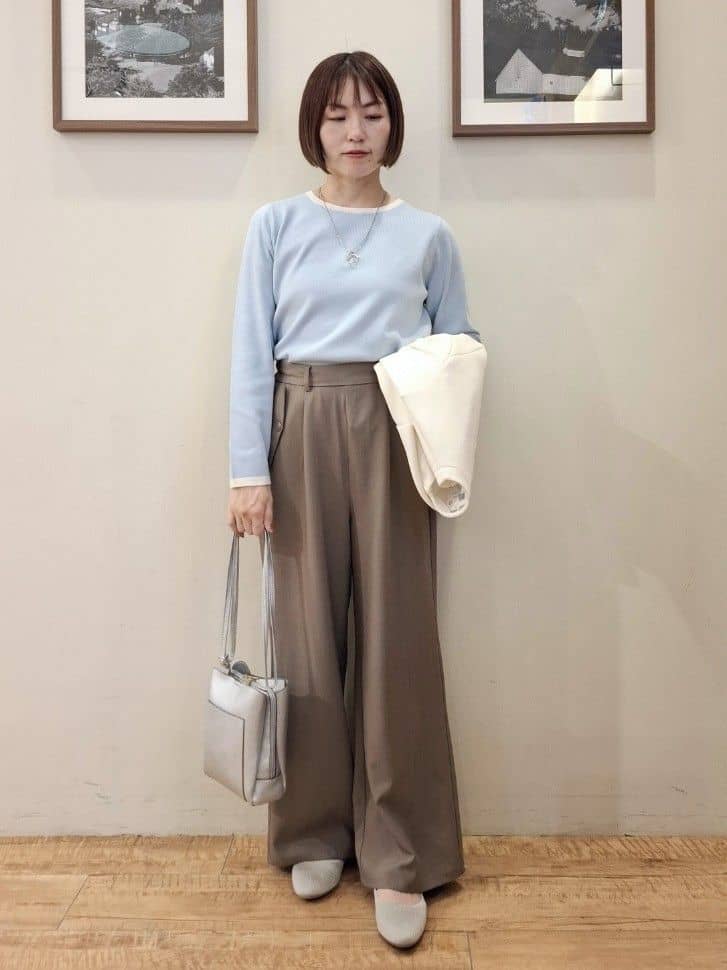 まあるさんの「SHOO･LA･RUE｜【洗濯機可/S-LL/アンサンブル可】すっきりと好印象 配色クルーネックニット」を使ったコーディネート