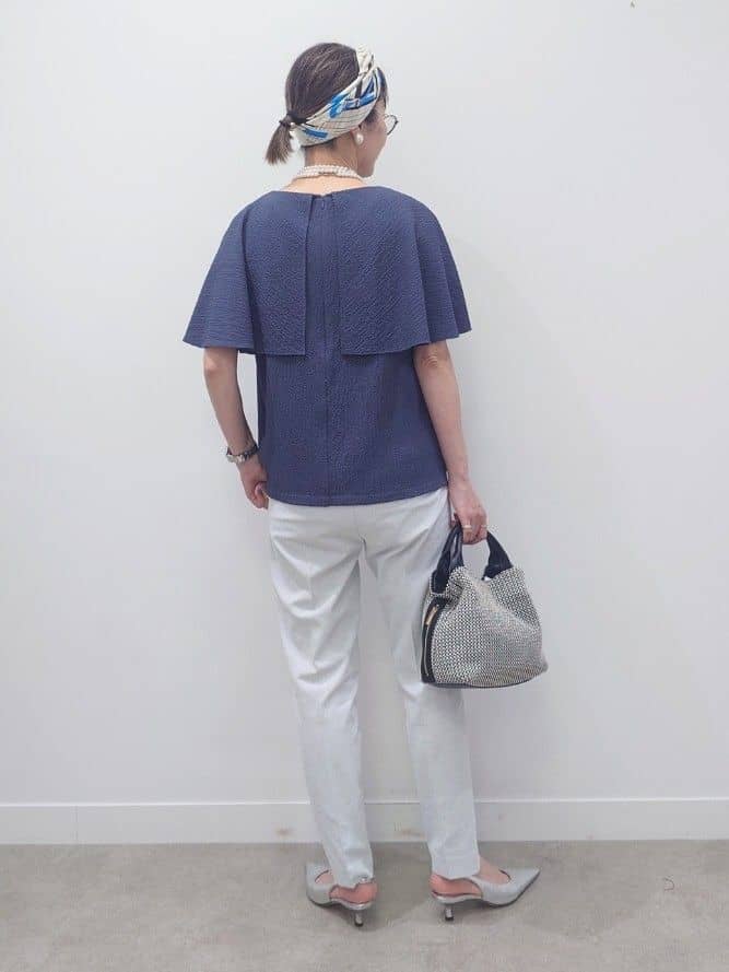 MUTSUKOさんの「UNTITLED｜【洗える/ストレッチ性/フェミニン】ケープデザインブラウス」を使ったコーディネート