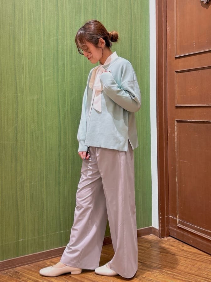 かおりさんの「SHOO･LA･RUE｜【洗濯機可/セットアップ可】サラっと軽やか ワイドストレートパンツ」を使ったコーディネート