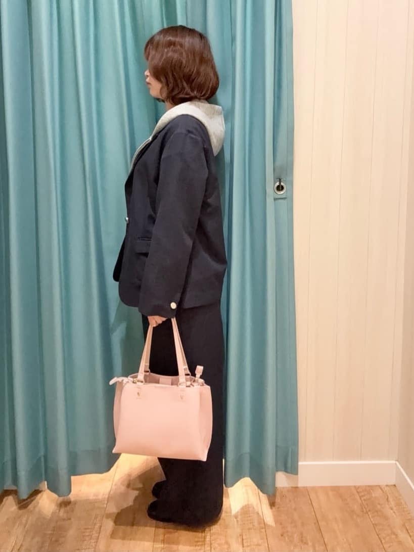 みきさんの「SHOO･LA･RUE｜【UV/抗菌防臭/洗濯機可】小さめロゴの大人スムースロンT」を使ったコーディネート