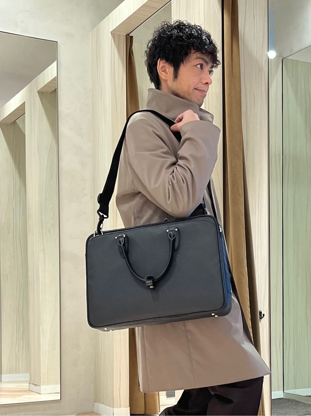 URAさんの「TAKEO KIKUCHI｜撥水ツイル スタンドカラー コート」を使ったコーディネート