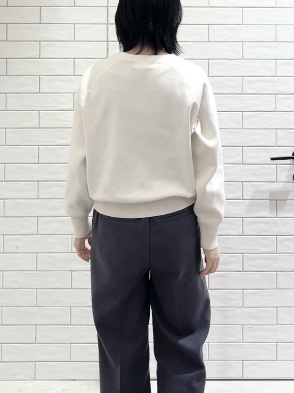 しおりさんの「OPAQUE.CLIP｜スウェットライクニット【洗濯機OK】」を使ったコーディネート