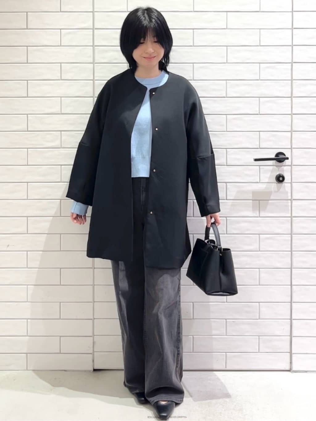 しおりさんの「OPAQUE.CLIP｜フォルムスリーブミドルコート【洗濯機OK】」を使ったコーディネート