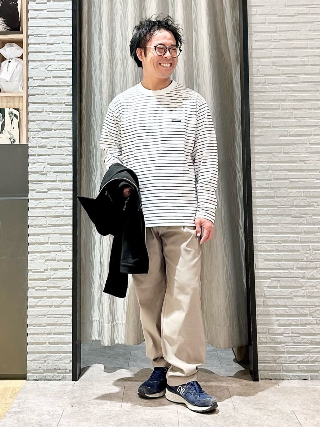 KENJI Iさんの「THE SHOP TK｜【スタイルを選ばず着られる】ワンポイント 長袖Tシャツ 洗濯機OK/UVカット/毛玉になりにくい」を使ったコーディネート